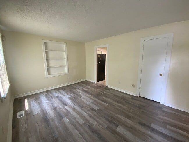 Photo - Charming 4 bd, 2 bth with 2 room Master Suite