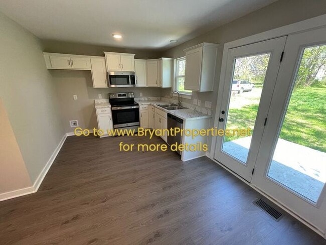 Photo - 105 20th Ave W - Spriningfield, TN 37172