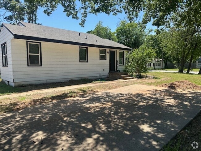 Building Photo - Updated - Wood Floors - 2/1 Rental