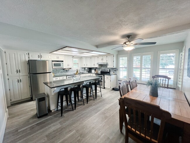 Building Photo - 842 Shannon Rd