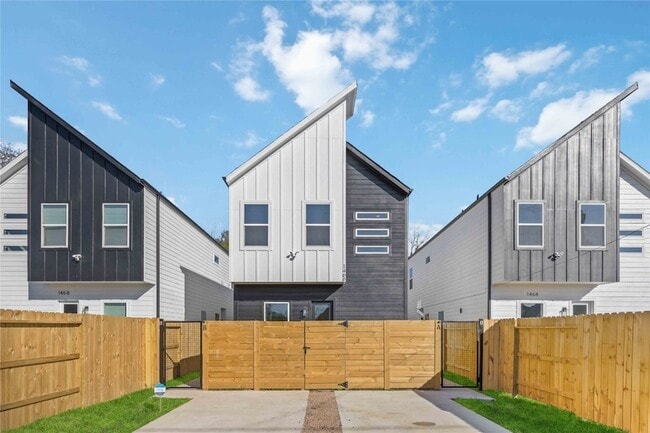 Photo - 1466 Ferguson Way Unidad B