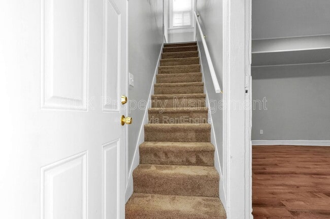 Photo - 556 E Whittier St