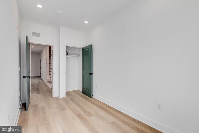 Photo - 1221 W Lehigh Ave