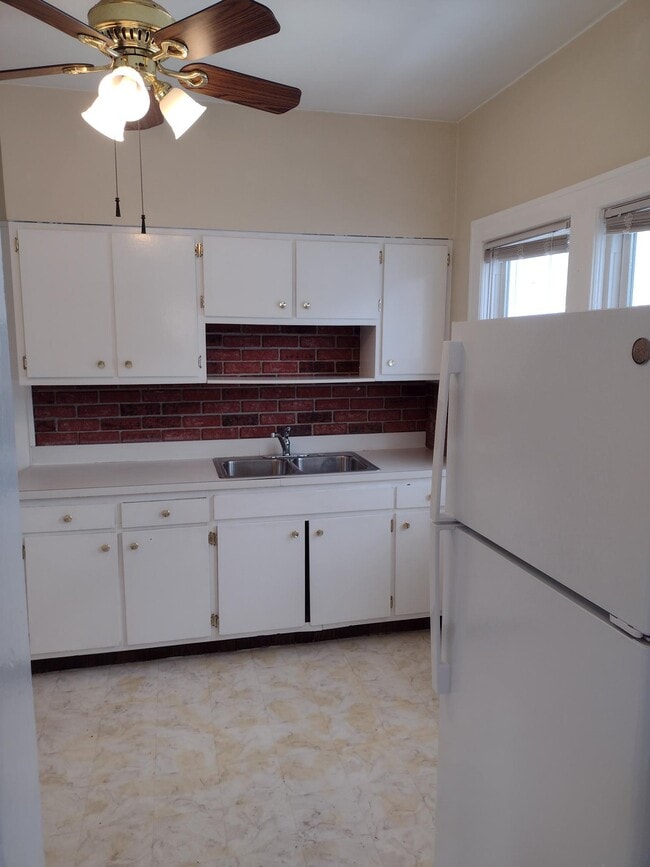 Photo - 2102 Chesterland Ave Unit 2