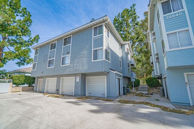 Photo - COMING SOON! Charming 2-Bedroom Condo with Loft in the American Beauty Community of Canyon Country Unidad 204