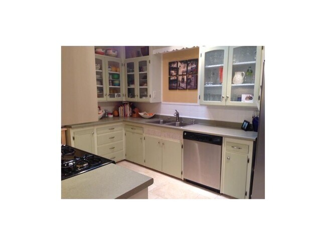 Photo - 2400 W 7th St