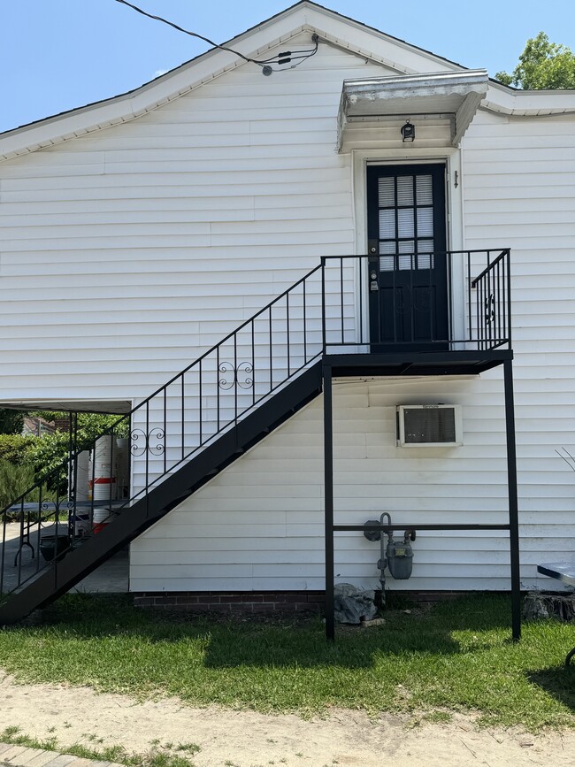 Building Photo - 202-204 S Zetterower Ave Rental