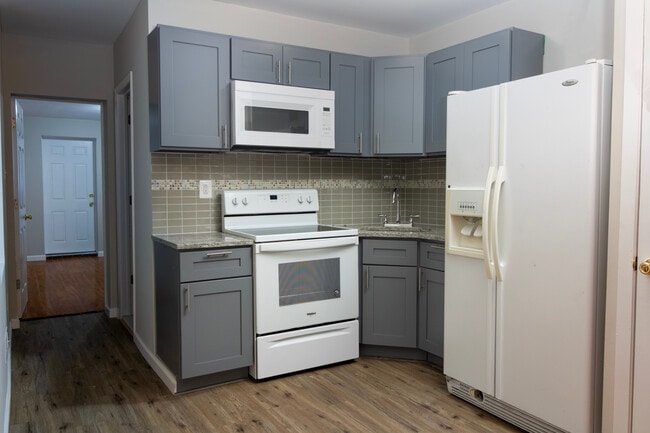 Photo - 3242 N Sydenham St