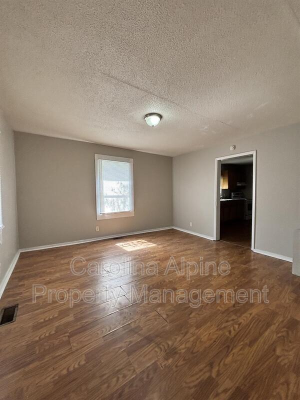 Photo - 405 S Oak St