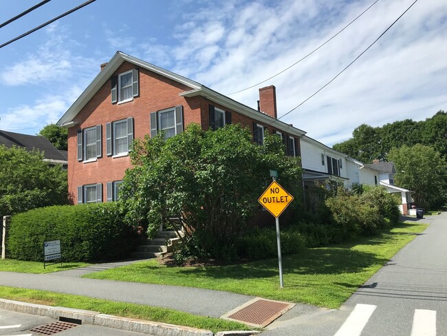 Building Photo - 44 School St Unit F