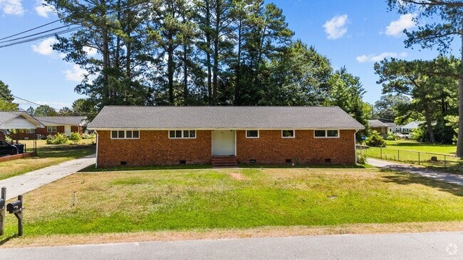Building Photo - Updated Two Bedroom near Downtown Smithfie... Rental