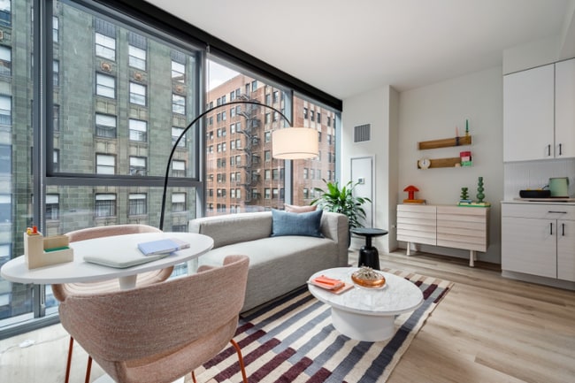 Photo - 83 E Wacker Pl