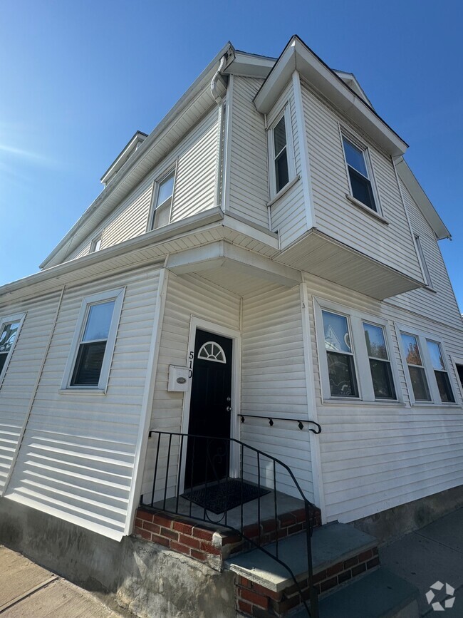 Building Photo - 512 Medford St Unit 2 Rental