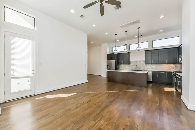 Photo - 1810 Thompson St