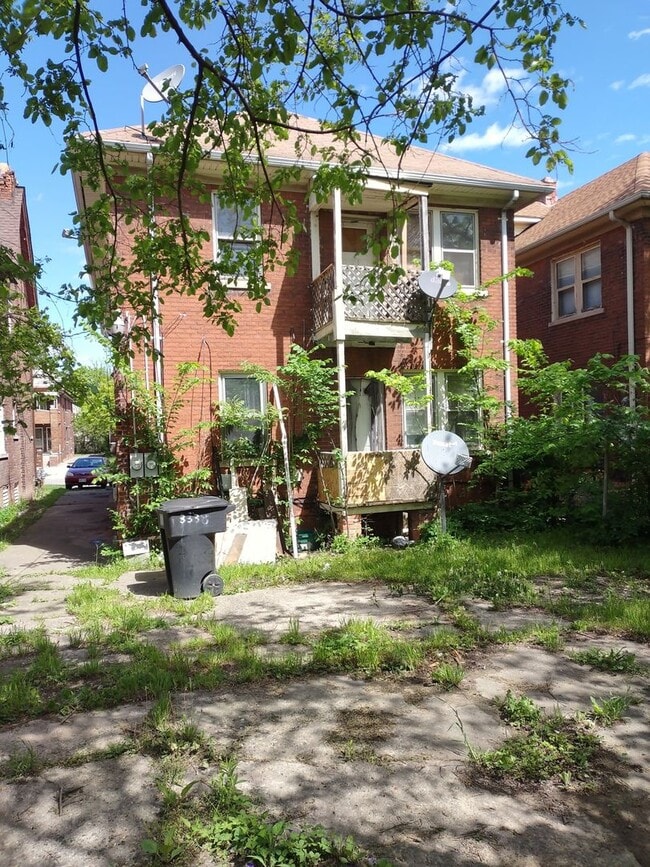 Building Photo - 3311 W Grand St Rental