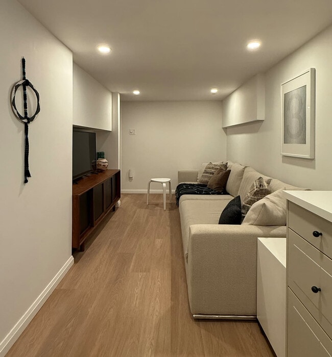 Building Photo - 800 Shaw St