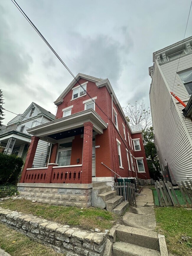 Building Photo - 2328 Stratford Ave Unit 1