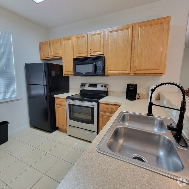 Building Photo - 6519 W Newberry Rd Unit A2 Rental