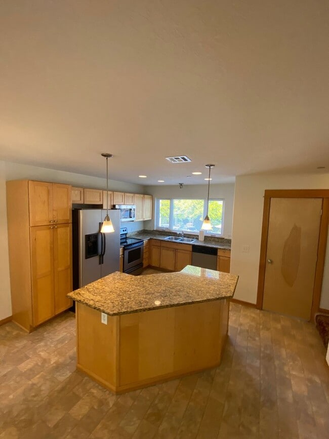 Photo - 3 Bedroom | 2 1/2 Bath Townhouse in The Dalles, OR.