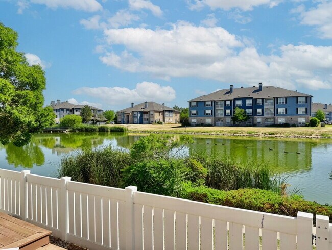 Photo - Lakeside 3 Bed/2.5 Bath Townhome in Gateway Community! Quiet, Scenic Living in The Heart Of Denver! Unidad 74
