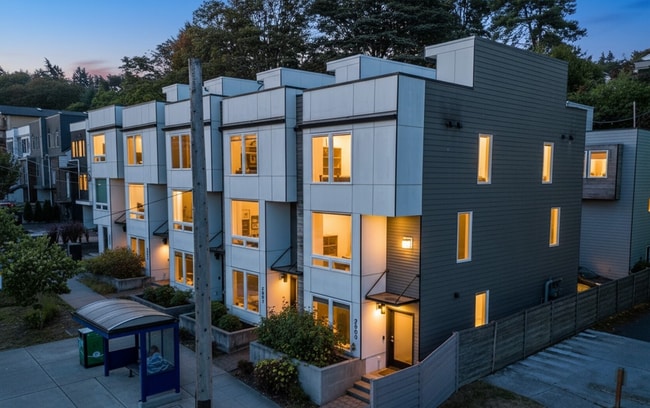 Photo - 2833 3rd Ave W