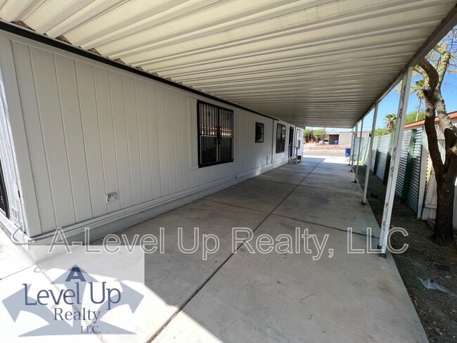 Photo - 315 W Lee St