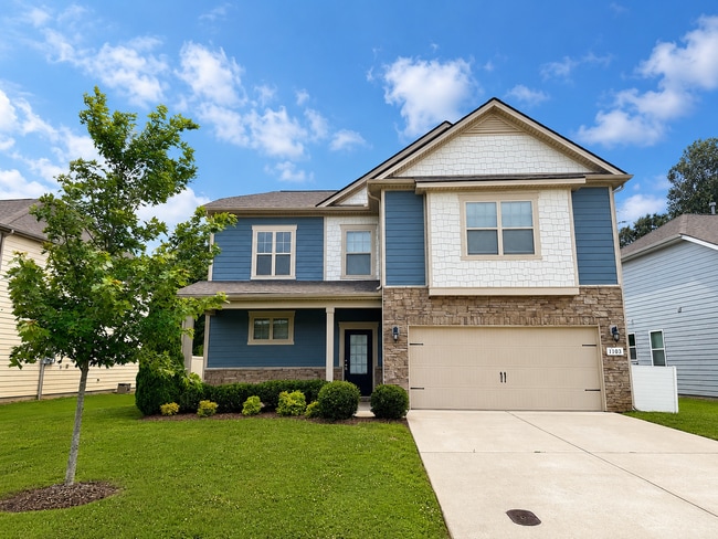 Building Photo - Gorgeous 4 BR 2.5 Bath in Westlawn! Minutes from Veterans Parkway, Shopping, Restaurants & I-840