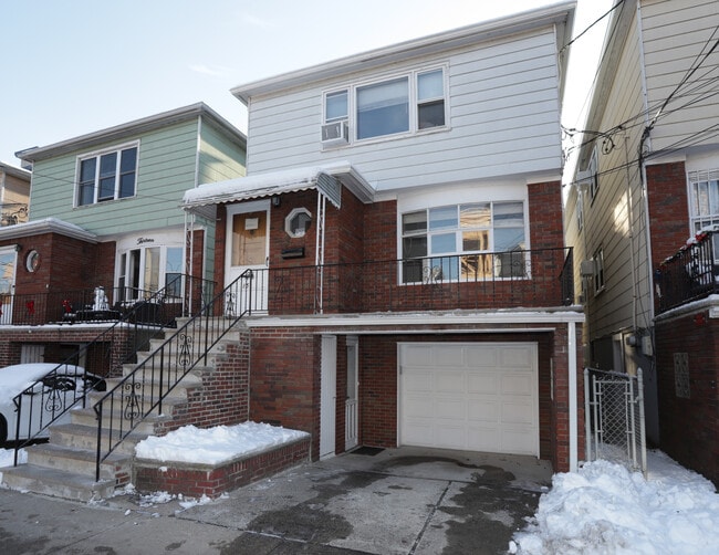 Photo - 15 Bleecker St Unit 2