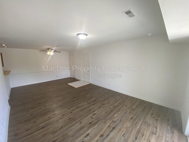 Photo - 100 Chesterfield Ln Unit Apt 302