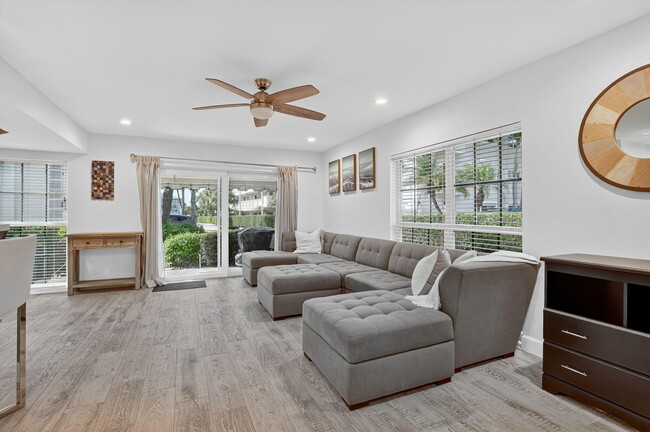 Photo - 1194 Hillsboro Mile