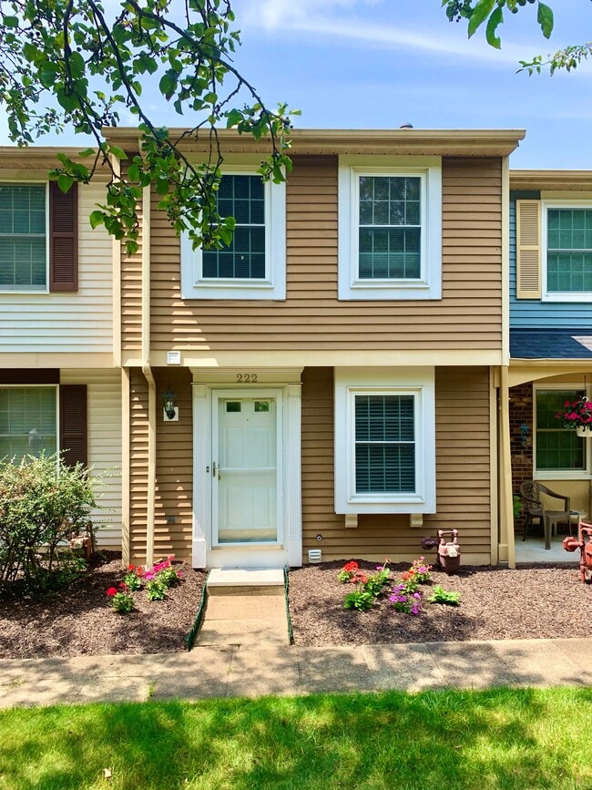 Photo - 222 Shadowlawn Cir