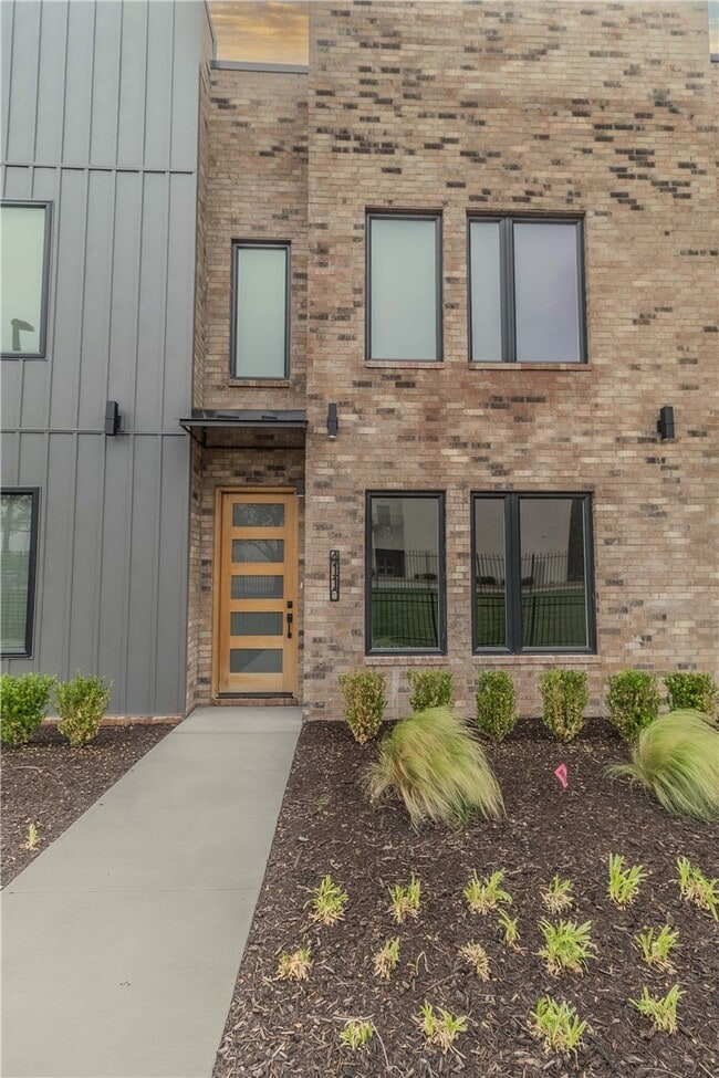 Building Photo - 4110 W Wood St