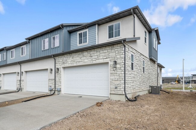 Photo - Overland Village - 6659