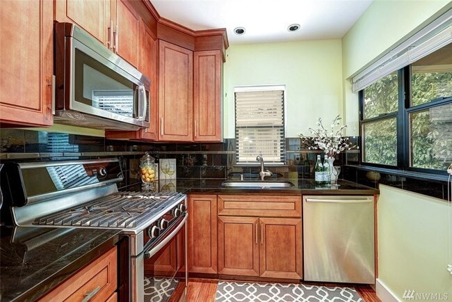 Photo - 3040 21st Ave W