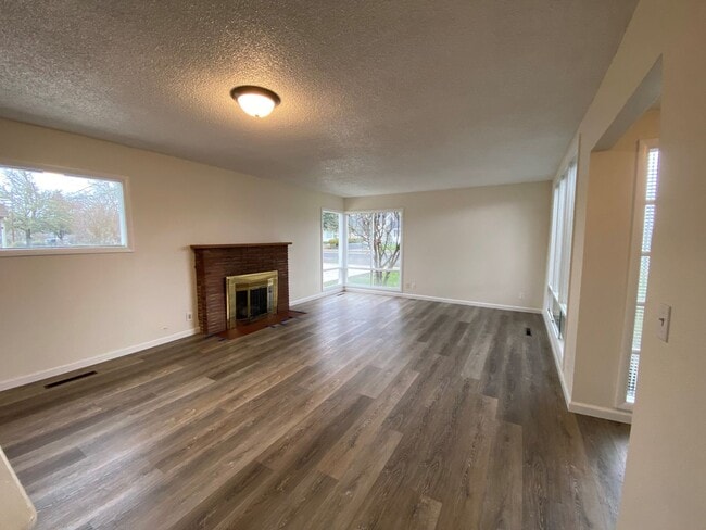 Photo - ~3 Bedroom Hucrest Home~