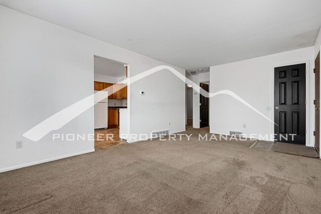 Photo - Charming 1/2 Duplex with Washer/Dryer!