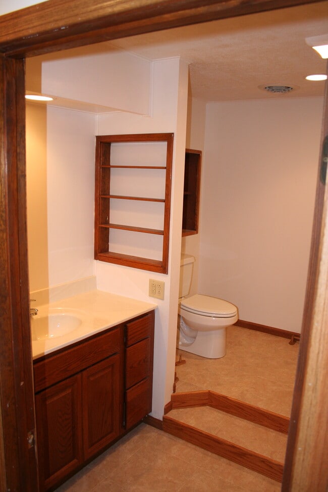 Baño - 112 S Waupansie St Unidad 2FN