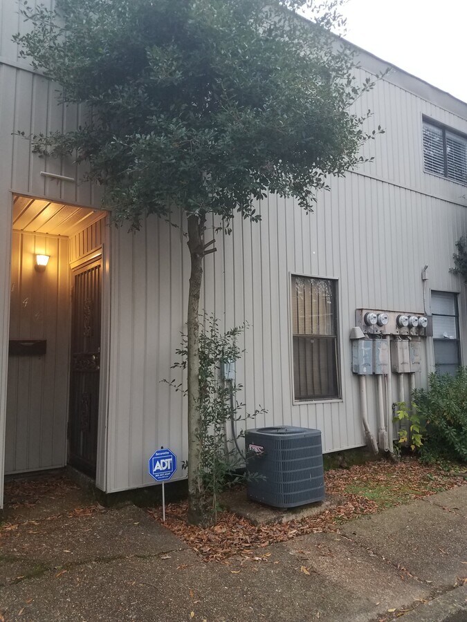 Photo - 144 N Auburndale St