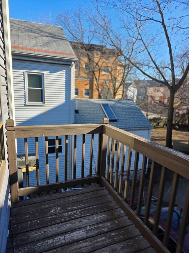 Photo - No Brokers Fee, In-Unit Laundry, Eat-in Kitchen, Large bedrooms, 3 Full Bathrooms