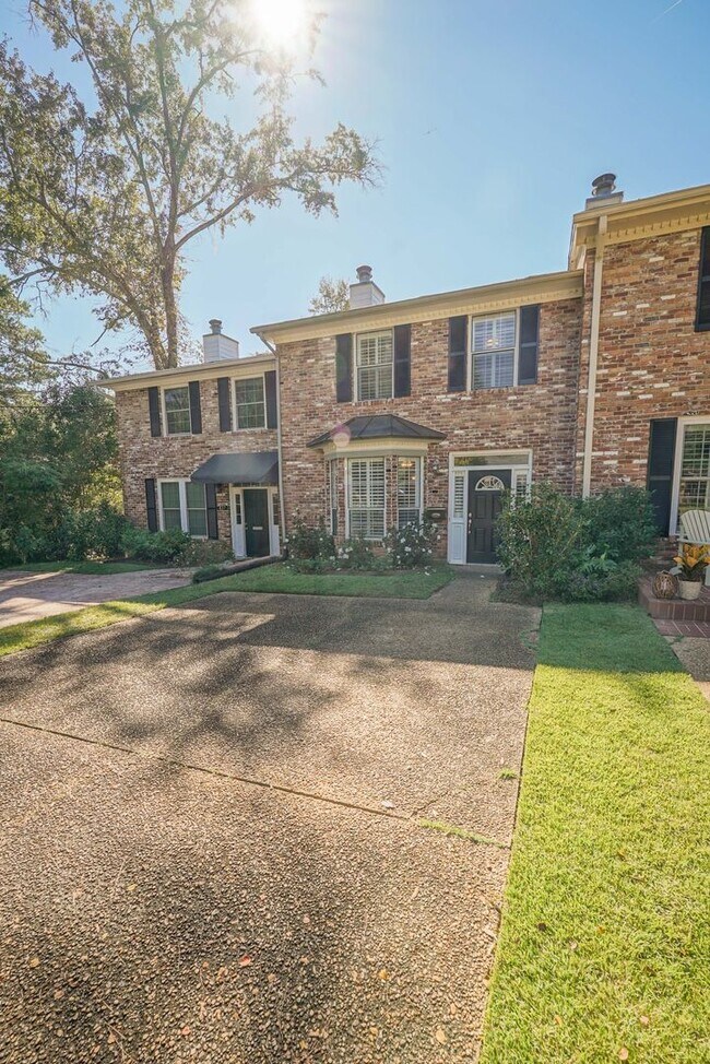 Photo - 825 Beard St