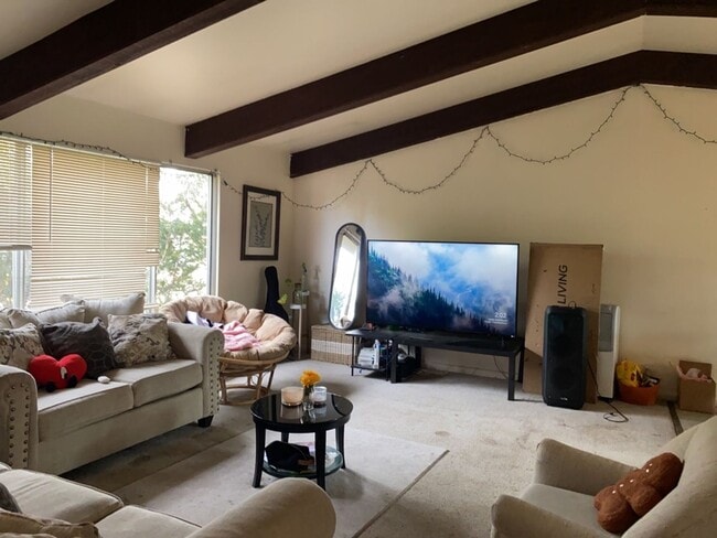 Photo - STUDENTS WELCOME! Sprawling 6 Bed / 3 Bath Home Near College and Drake