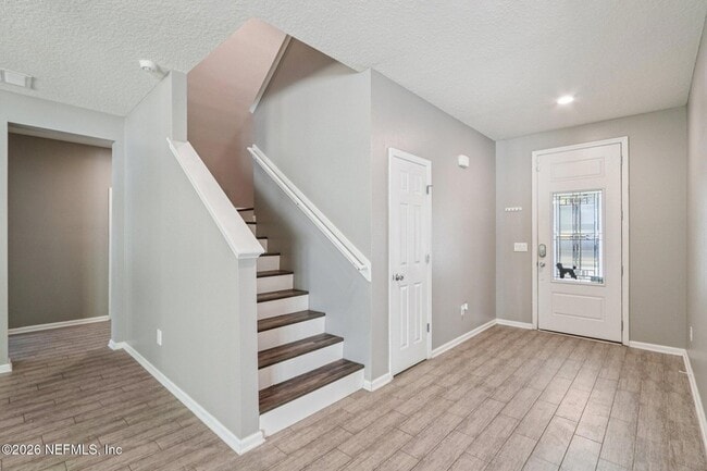 Photo - 404 Hepburn Rd