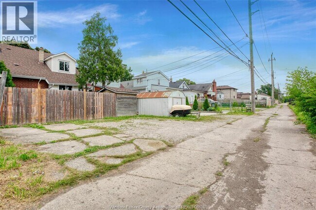 Photo - 1453 Marentette Ave