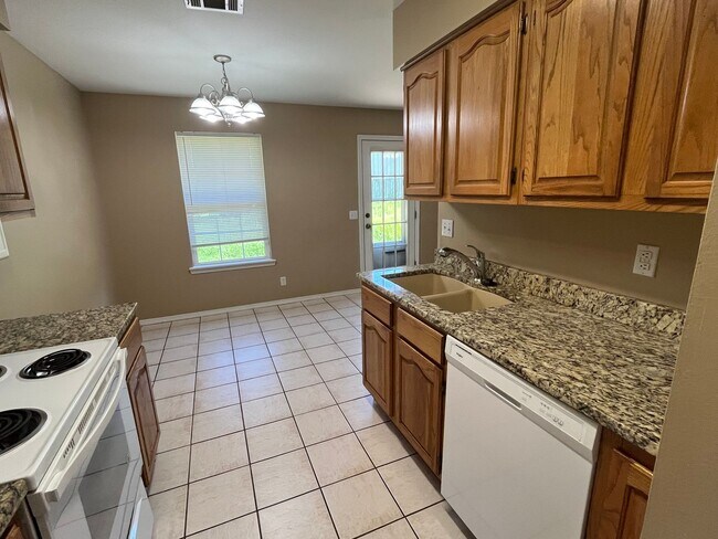 Photo - 1210 E 13th St