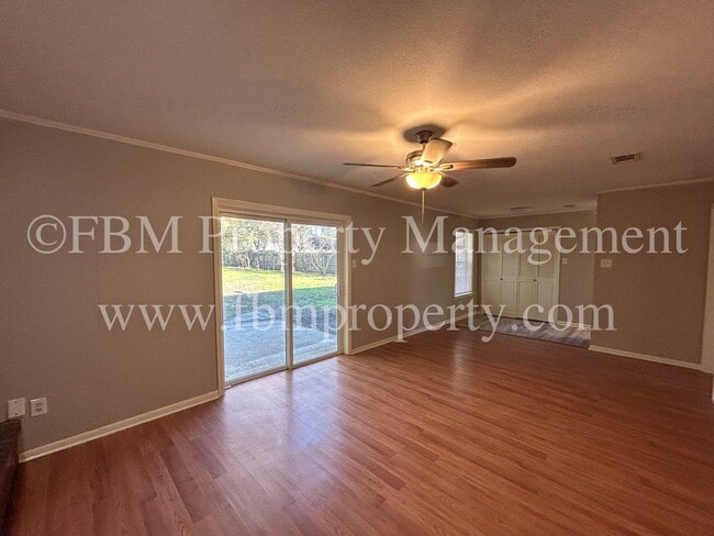 Photo - 348 Wesley Dr