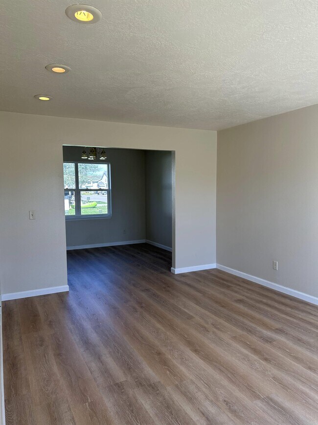 Photo - 318 S Ashley Ave