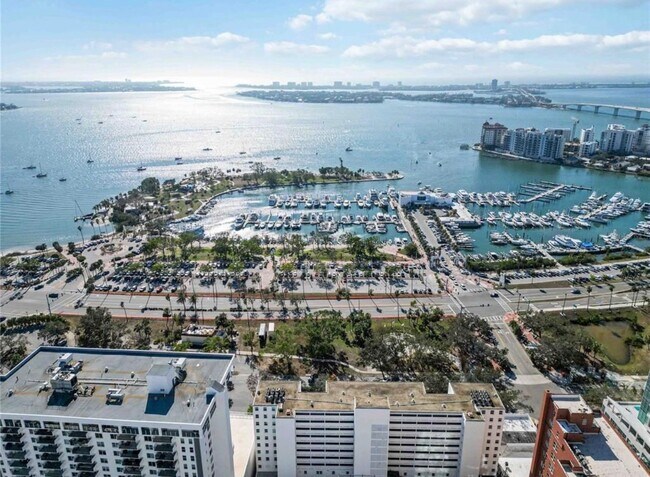 Building Photo - 33 S Gulfstream Ave Unit 409