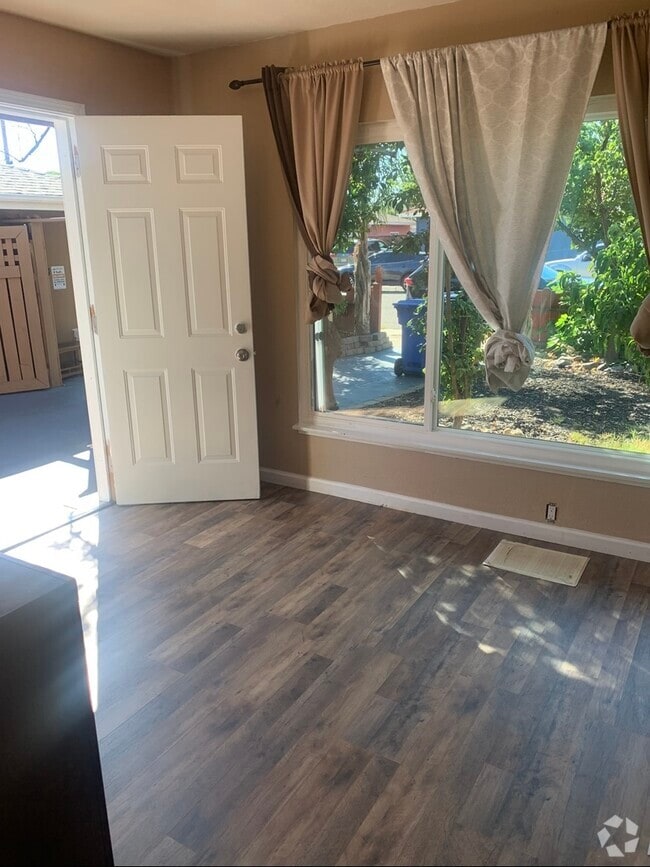 Building Photo - 3856 Lassen Dr Rental