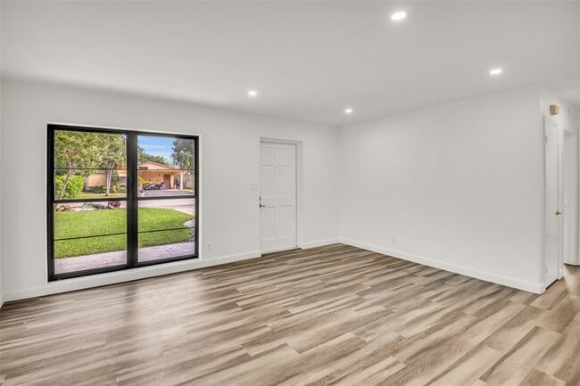 Photo - 49 NE 5th Ave