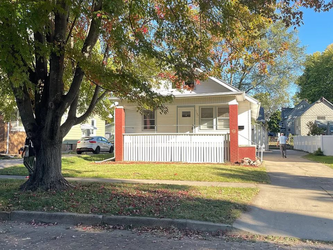 Photo - 1105 E Kansas St House